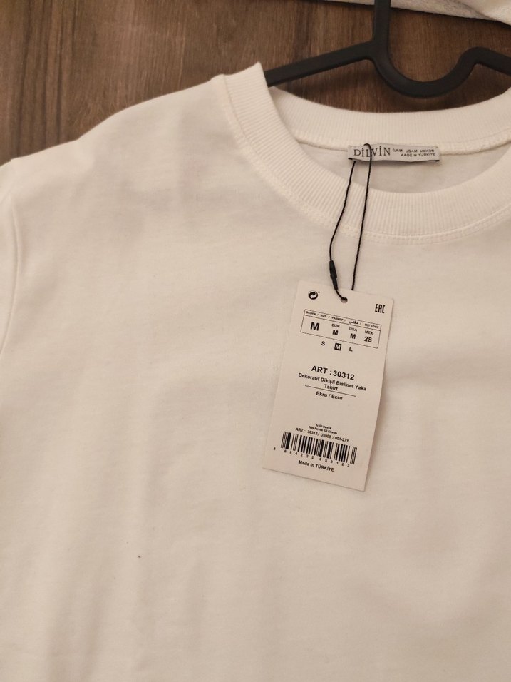 Kadın Beyaz Pamuklu Kısa Kollu Tişört - Görsel 4