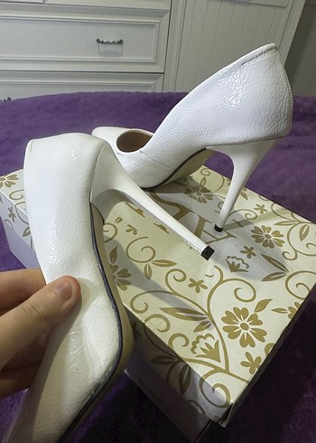 Beyaz Parlak Stiletto Topuklu Kadın Ayakkabı - Görsel 3
