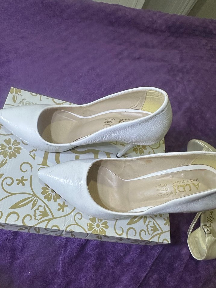 Beyaz Parlak Stiletto Topuklu Kadın Ayakkabı - Görsel 4