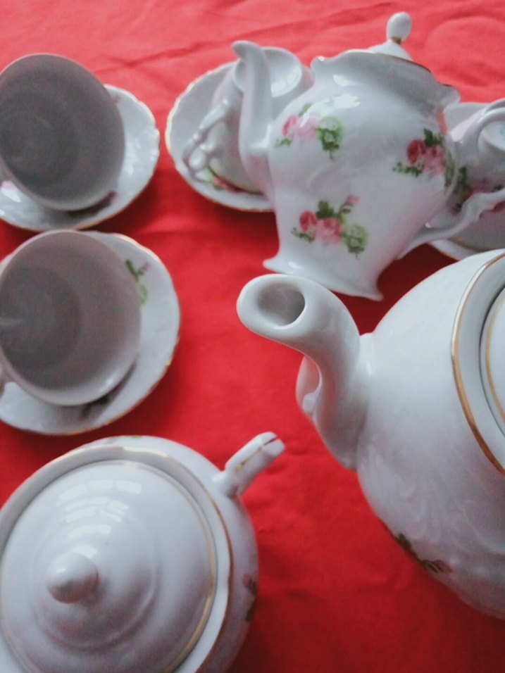 Çiçek Desenli Beyaz Porselen Çay Takımı - Görsel 2