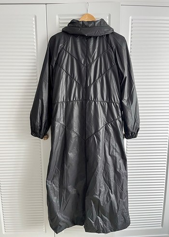 Uzun Siyah Kadın Yağmurluk Mont - Görsel 4