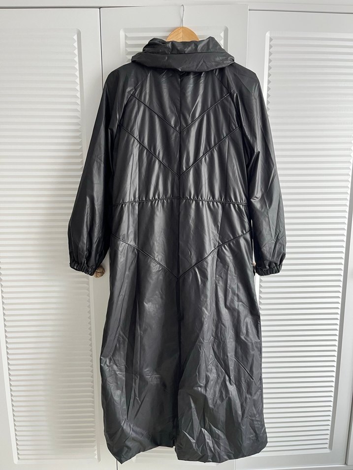 Uzun Siyah Kadın Yağmurluk Mont - Görsel 4