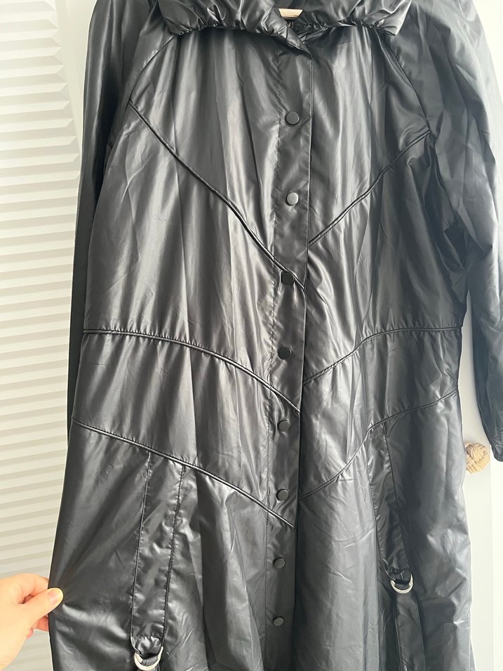 Uzun Siyah Kadın Yağmurluk Mont - Görsel 5