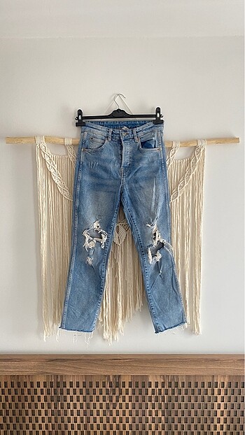 H&M distressed mom fit jean