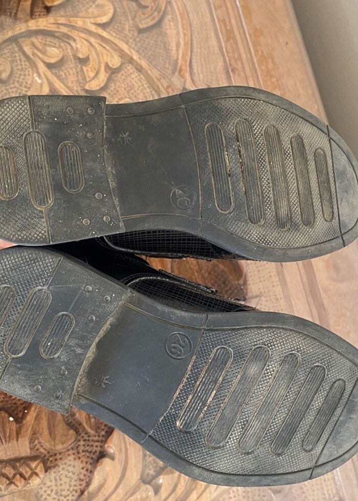 cırtlı parlak siyah renk toker marka erkek çocuk ayakkabısı - Görsel 3