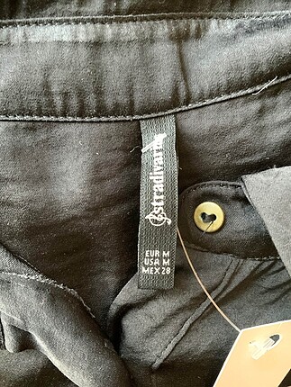 m Beden Stradivarius Günlük Elbise %70 İndirimli.