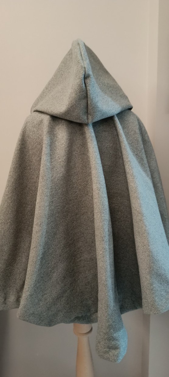 Gri Kapüşonlu Kadın Panço - Görsel 2