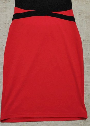 Kolsuz Kırmızı Kalem Elbise - Görsel 3