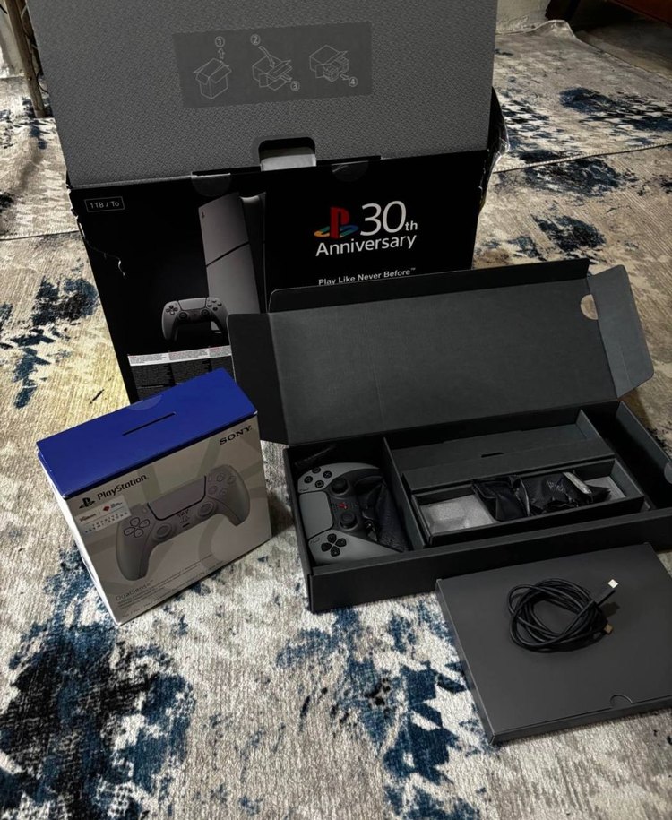 Sony PlayStation 4 Dijital Sürüm ve DualSense Kontrolcü - Görsel 4