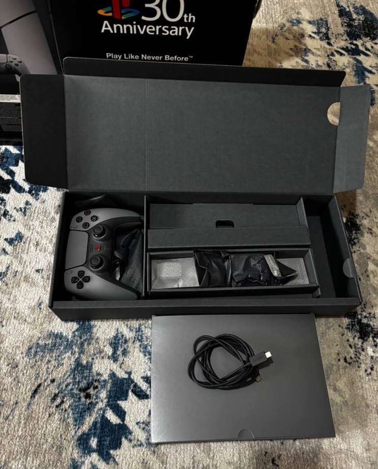 Sony PlayStation 4 Dijital Sürüm ve DualSense Kontrolcü - Görsel 2