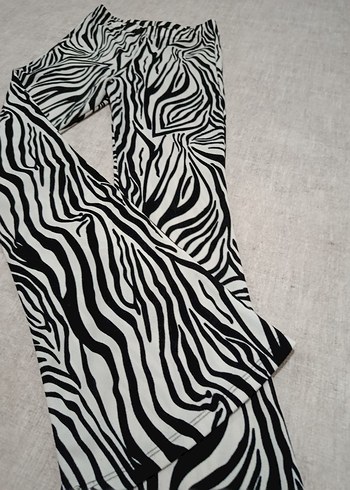 Kadın Gri Zebra Desenli Flared Pantolon - Görsel 2