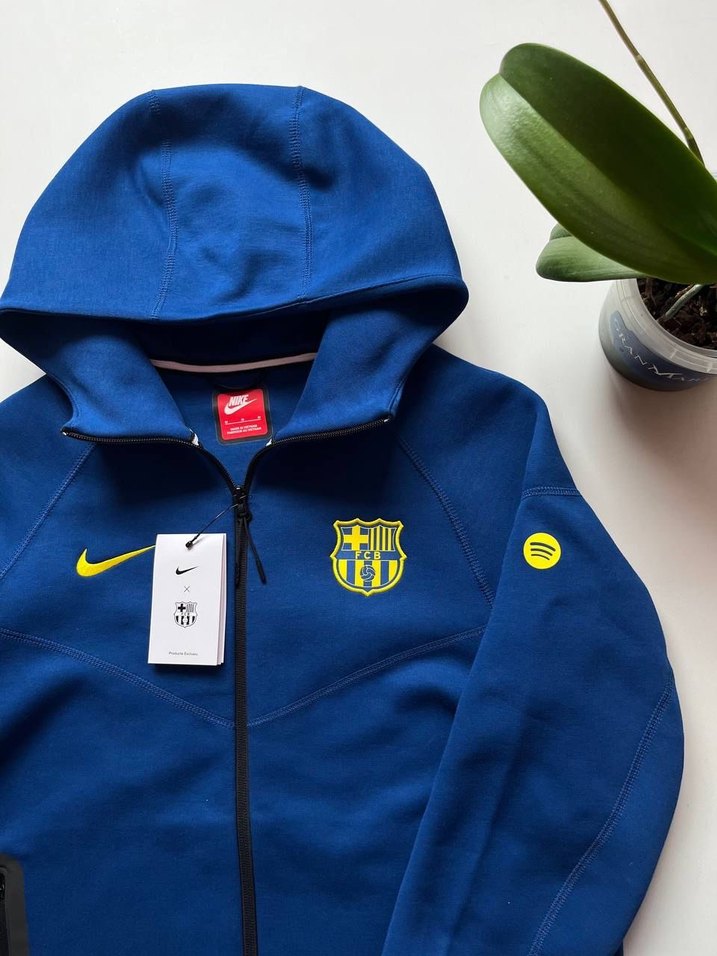 Nike Tech Fleece Barcelona - Görsel 2