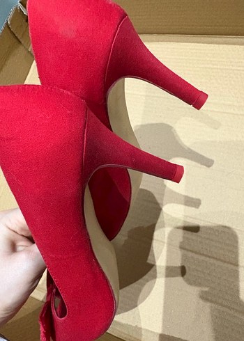 Kırmızı stiletto - Görsel 3