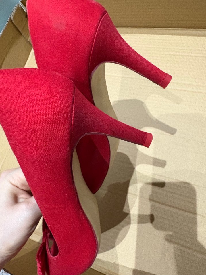 Kırmızı stiletto - Görsel 3