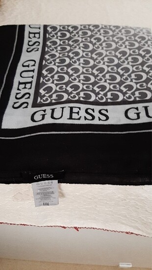 Guess şal