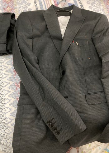 Gri Düğmeli Erkek Takım Elbise - Görsel 2