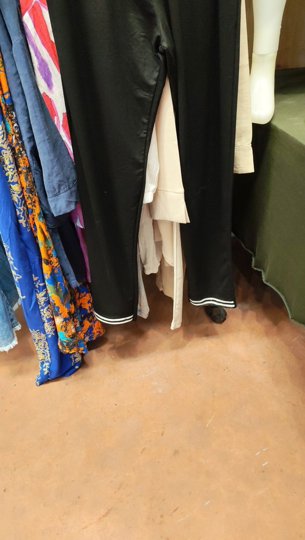 Siyah V Yaka Mini Tişört - Görsel 2