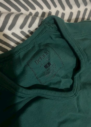 Erkek Koyu Yeşil V Yaka Kısa Kollu Tişört - Görsel 4