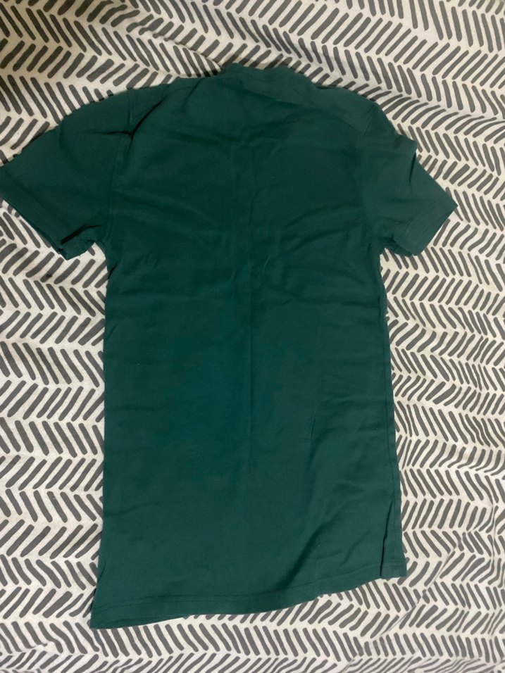 Erkek Koyu Yeşil V Yaka Kısa Kollu Tişört - Görsel 2