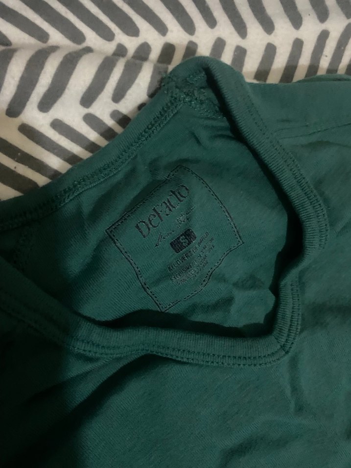 Erkek Koyu Yeşil V Yaka Kısa Kollu Tişört - Görsel 4