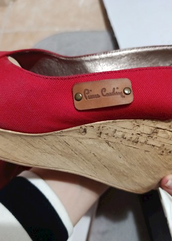 Kırmızı Tokalı Kadın Dolgu Topuklu Ayakkabı - Görsel 3