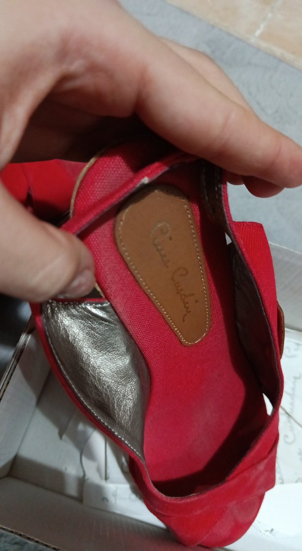 Kırmızı Tokalı Kadın Dolgu Topuklu Ayakkabı - Görsel 2