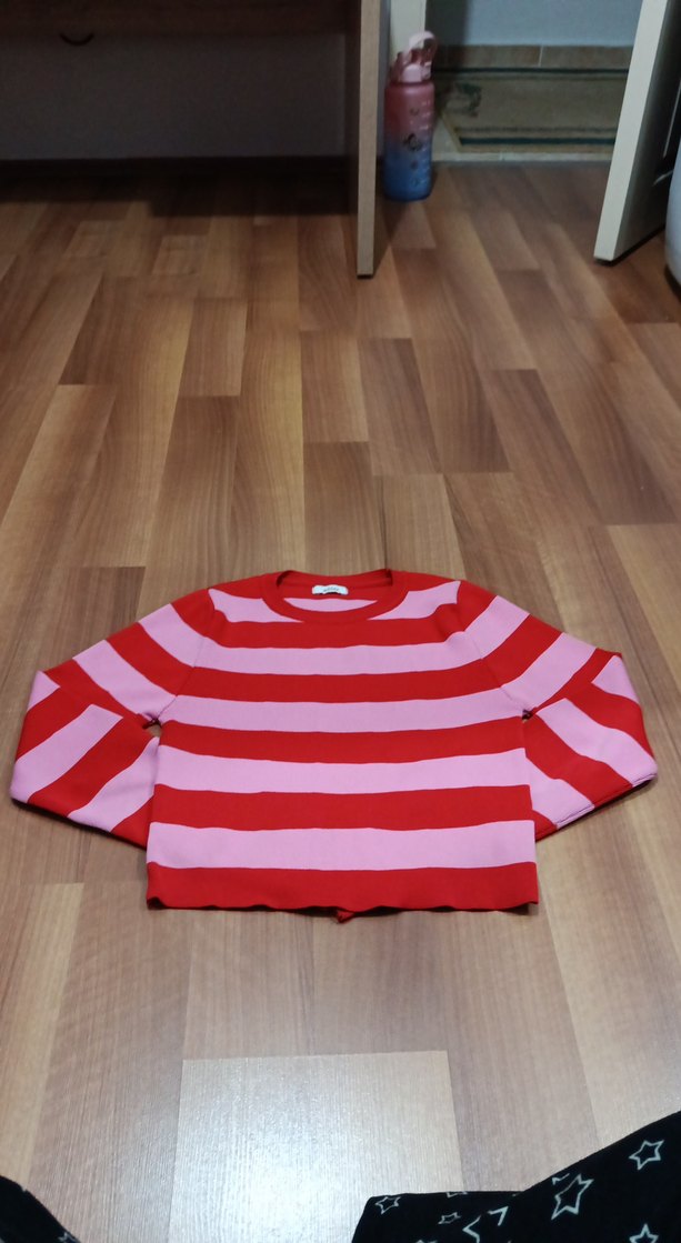 Kırmızı Çizgili Kadın Krop - Görsel 3