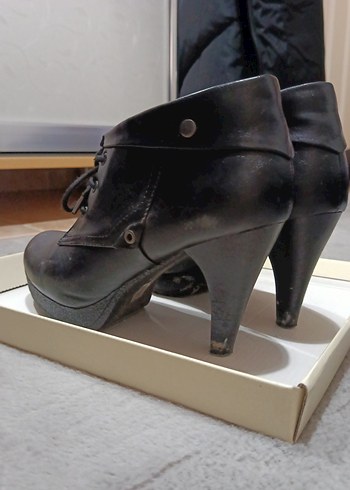 Siyah Kadın Dolgu Topuklu Bağcıklı Bot - Görsel 3