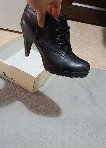 Siyah Kadın Dolgu Topuklu Bağcıklı Bot - Görsel 5