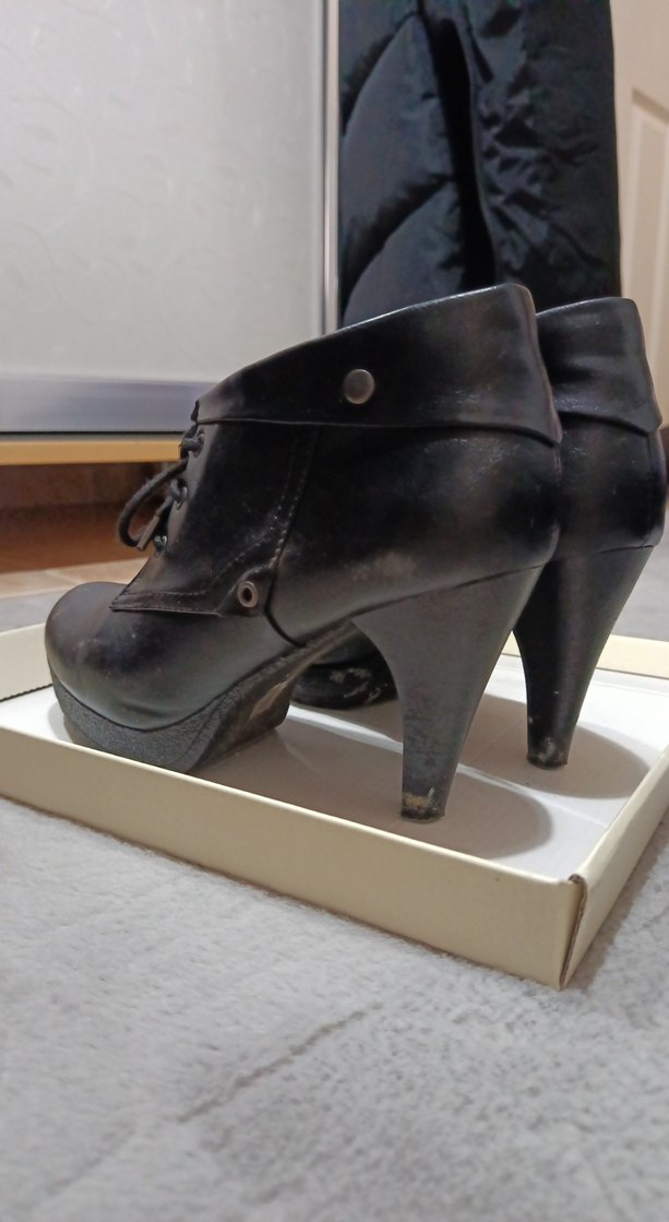 Siyah Kadın Dolgu Topuklu Bağcıklı Bot - Görsel 3