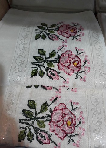 kanaviçe nakışlı kadife havlu - Görsel 2