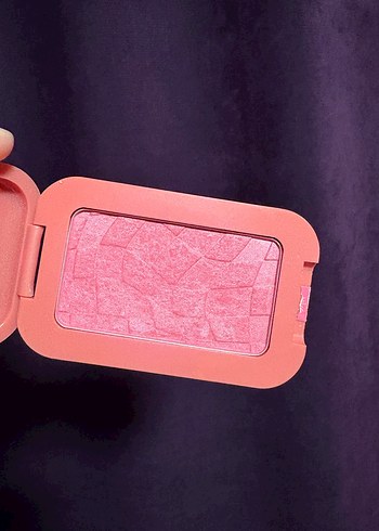 NYX Buttermelt Açık Pembe Allık - Görsel 3