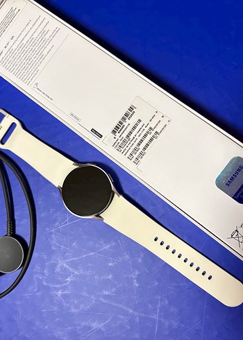 Beyaz Samsung Galaxy Akıllı Saat - Görsel 2