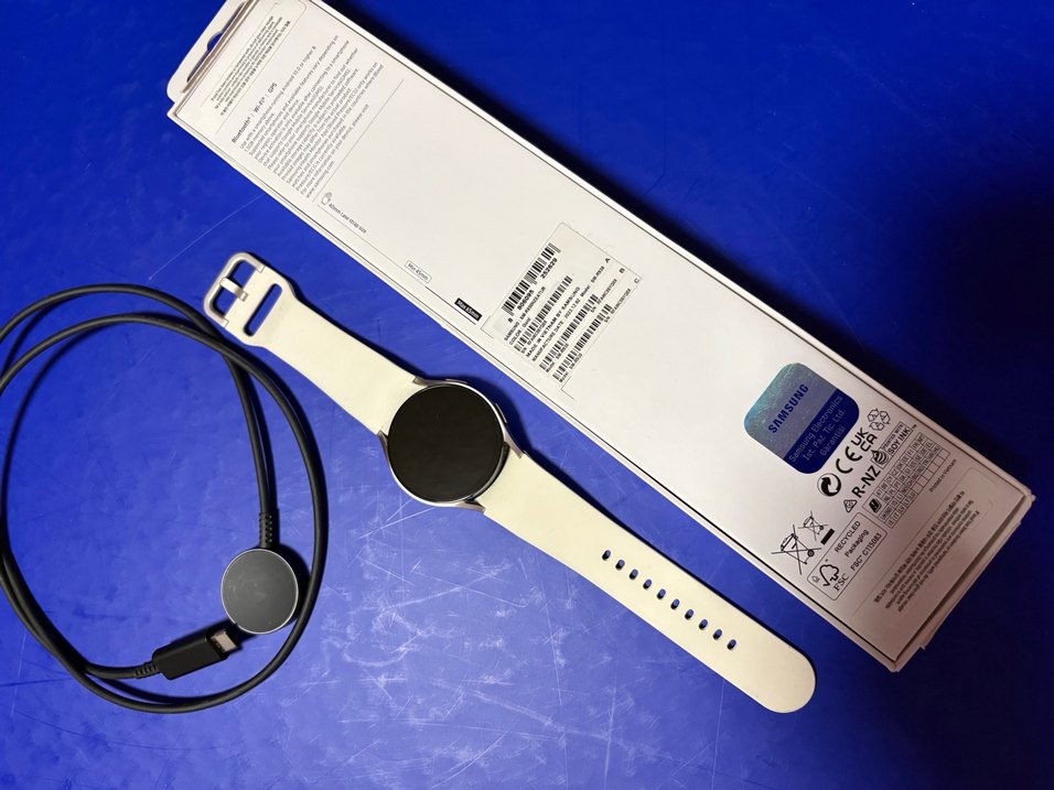 Beyaz Samsung Galaxy Akıllı Saat - Görsel 2