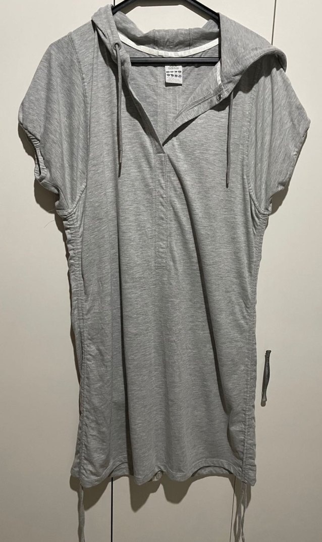 Gri Kadın Kısa Kollu Kapüşonlu Tenis Elbisesi - Görsel 2