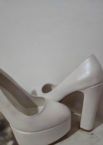 Beyaz Modern Klasik Stiletto Kadın Ayakkabı - Görsel 3