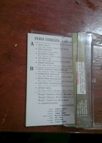 Ferdi Özbeğen - Yaktı Geçti Kaset - Görsel 3