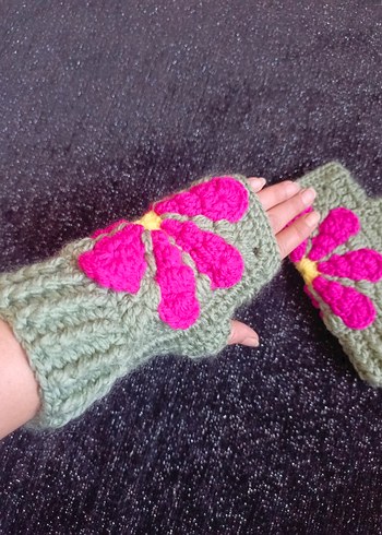 Çiçek Nakışlı Renkli Örgü kadın Bere ve Eldiven - Görsel 3