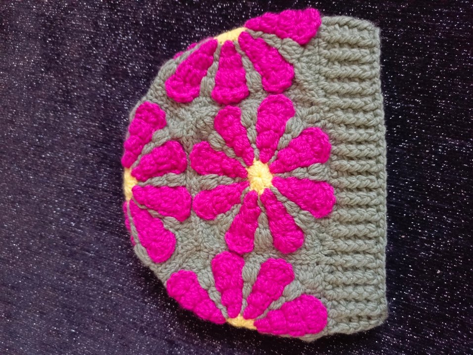 Çiçek Nakışlı Renkli Örgü kadın Bere ve Eldiven - Görsel 4