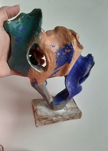 Soyut Mavi Figürin Üç Yüzlü Heykel - Görsel 3