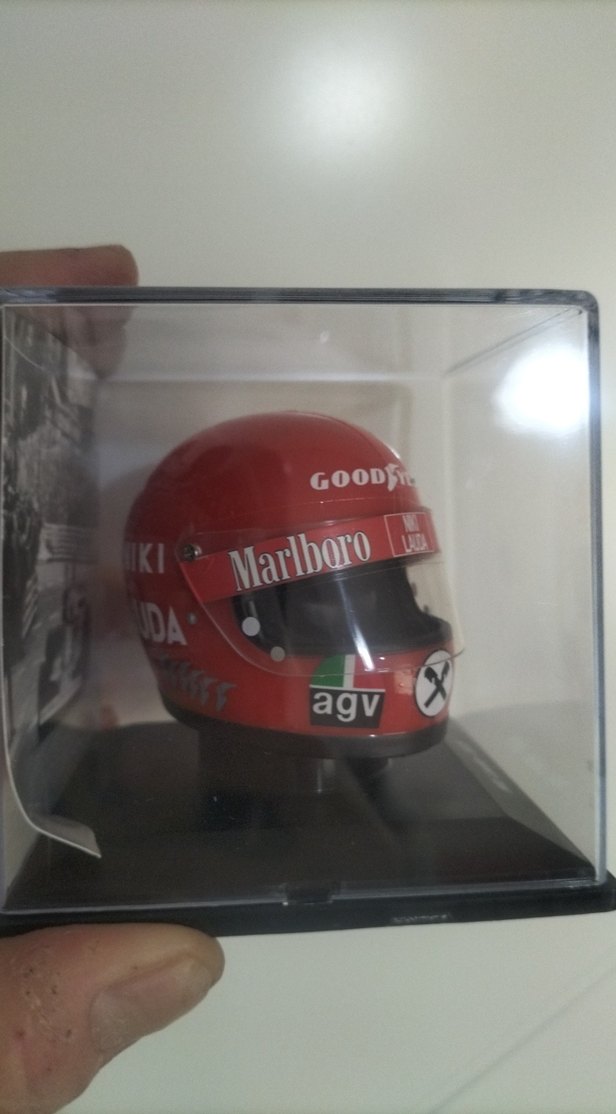 Niki Lauda 1975 Kırmızı Şampiyon Kaskı - Görsel 3