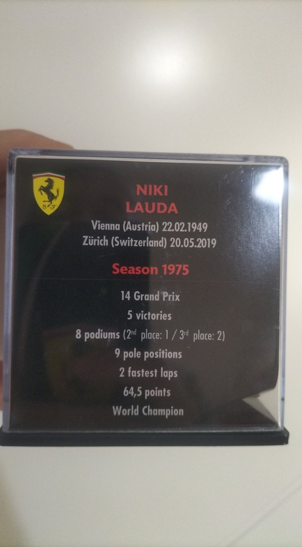 Niki Lauda 1975 Kırmızı Şampiyon Kaskı - Görsel 5