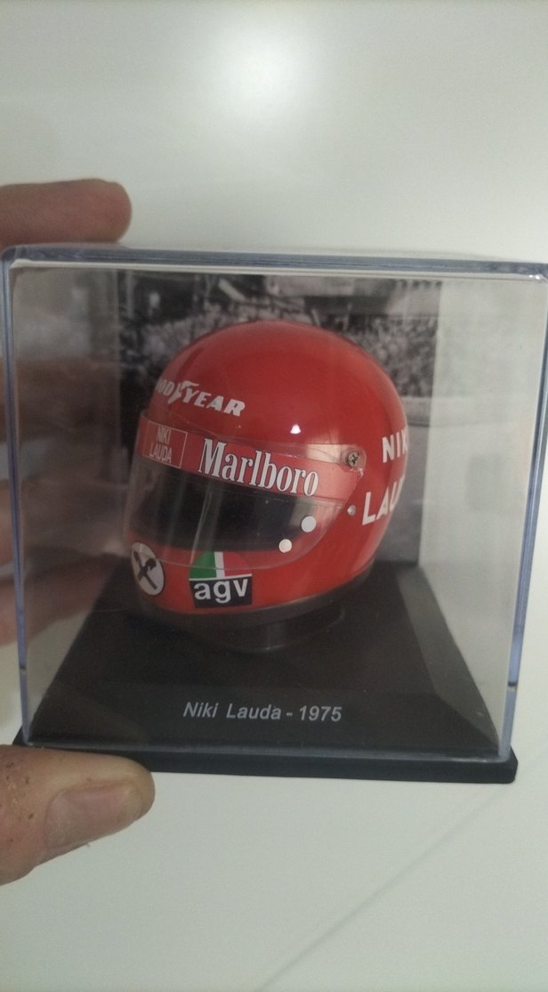 Niki Lauda 1975 Kırmızı Şampiyon Kaskı - Görsel 2