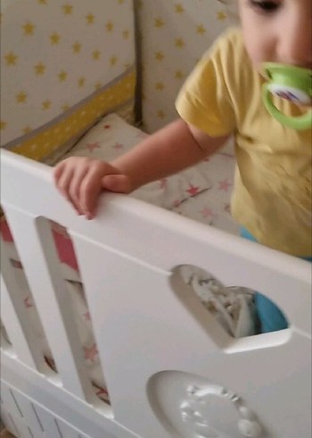 Beyaz ve Gri Bebek Beşiği - Görsel 3