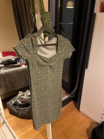 h&m mini çiçekli elbise