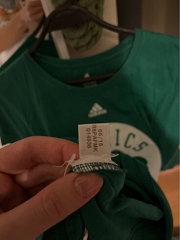 13-14 Yaş Beden adidas celtics tshirt