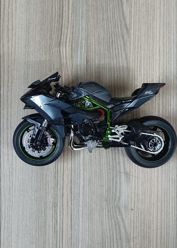 kawasaki h2 Motosiklet Modeli 1:9 olcekli
koleksiyon ürünü - Görsel 3