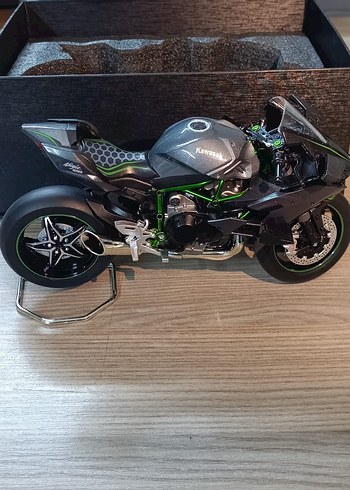 kawasaki h2 Motosiklet Modeli 1:9 olcekli
koleksiyon ürünü - Görsel 2