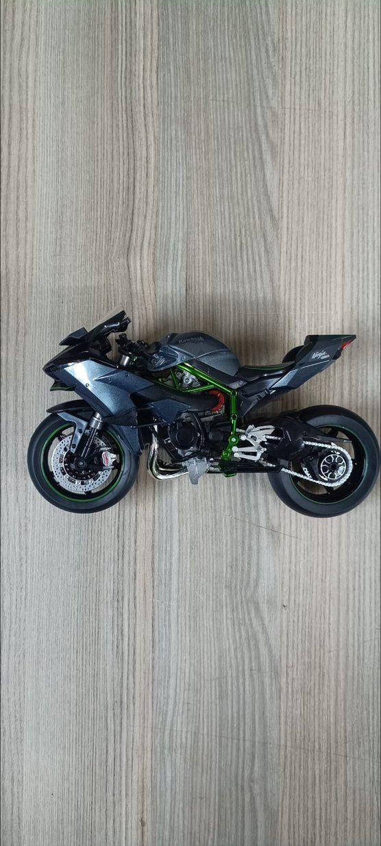kawasaki h2 Motosiklet Modeli 1:9 olcekli
koleksiyon ürünü - Görsel 3