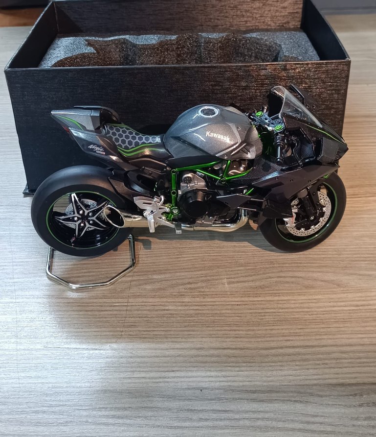 kawasaki h2 Motosiklet Modeli 1:9 olcekli
koleksiyon ürünü - Görsel 2
